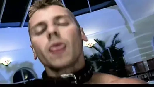 Fetiş grup seks havuzda sikişiyor