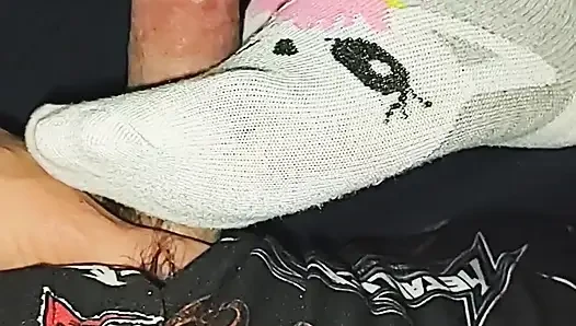 Yaramaz küçük tek boynuzlu at bileği çoraplı çorapla boşalma