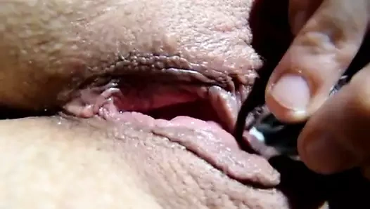 sie macht es sich mit Lustei selbst