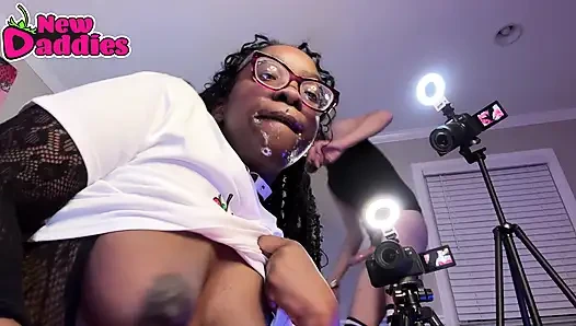 Premium zenci gırtlağına kadar - büyük memeli zenci kız