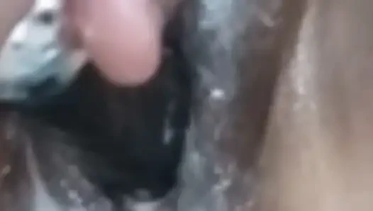 Evli kadın evde yapay penisle sikişiyor