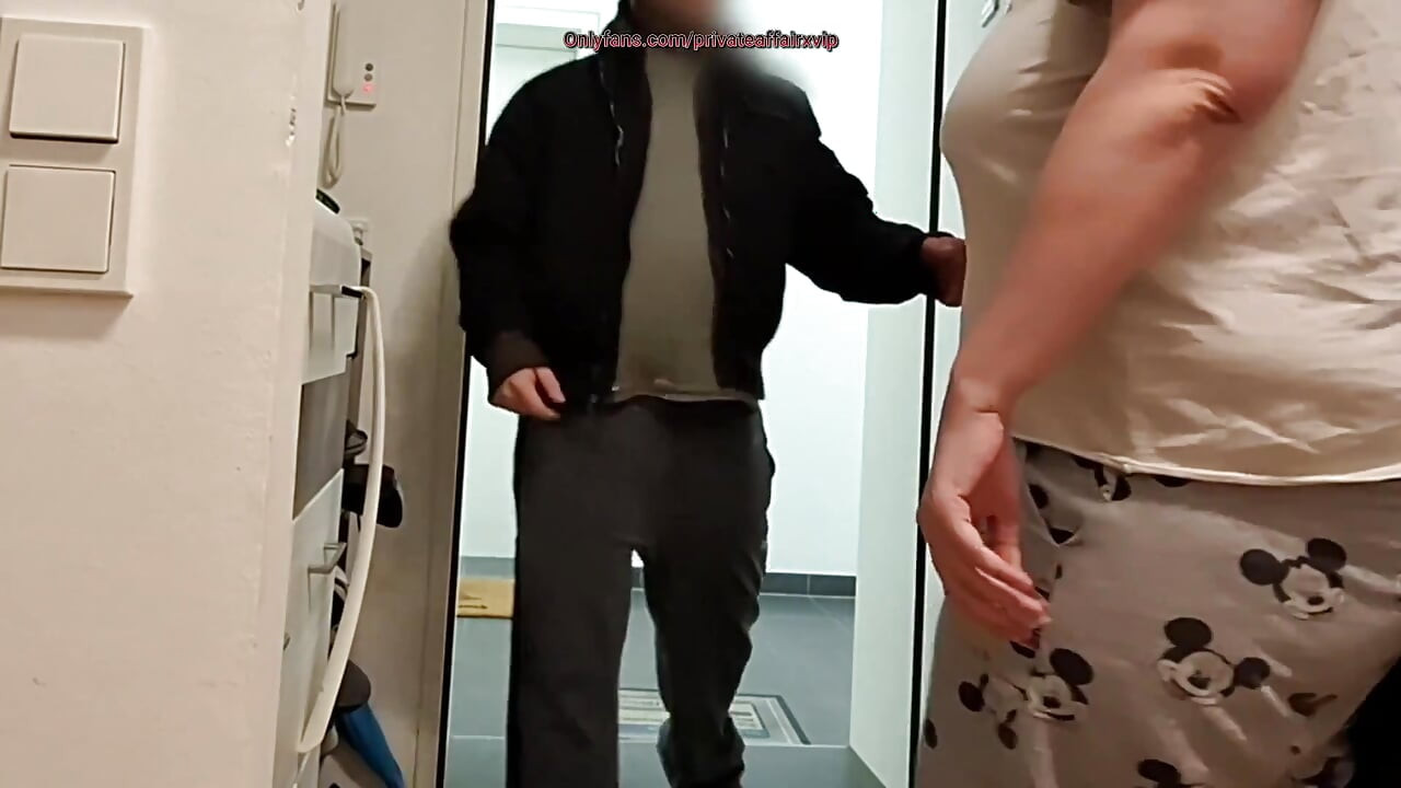 Prezervatif Istedim... Sadece Çıkardı Ve Her Yerime Sıçrattı