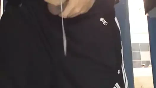 Sborrata in tuta adidas