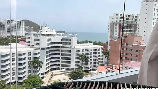 Üvey erkek kardeşim Nastro'nun eski sevgilisiyle tatile gidiyorum