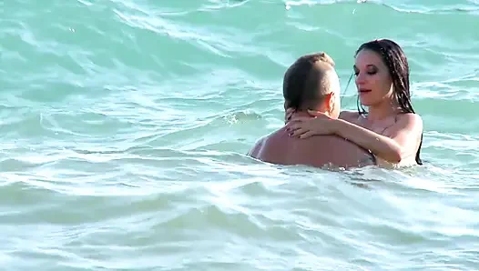 Göt deliğim sikişmek için! Kim deliğimi doldurmak istiyor?
