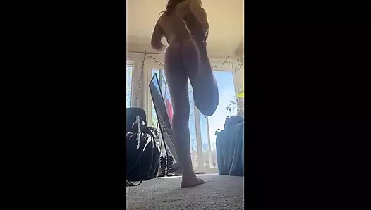 Kirli sarışın pawg kalın kalçalar şeftali tangayla esniyor