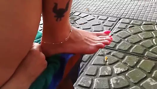 Uzun pembe oval ayak tırnağı havuzu gösterisi