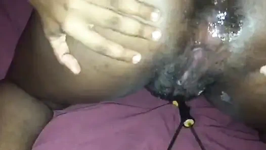 Sri lanakan spa kızı amcığı tek başına tatmin ediyor