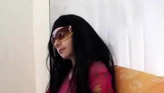 Italian amateur girl with sunglasses filmed while she gets fucked
