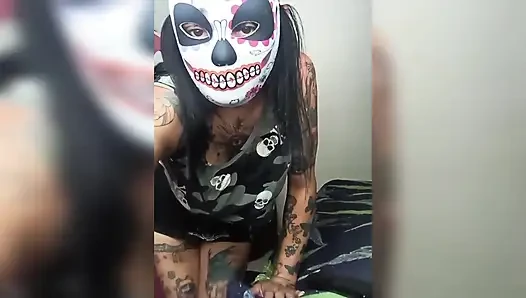 Bir hata yaptım ve erkek arkadaşımın arkadaşına bir video gönderdim