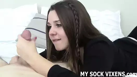 Yeni diz üstü çoraplarımda ne kadar şirin görünüyorum joi