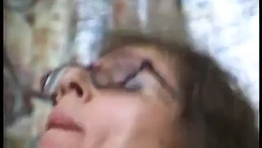 Çoraplı seksi nine kıllı amını siktiriyor