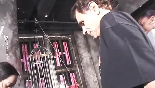 Sapık bdsm kızların iş başında kamera arkası görüntülerini izleyin