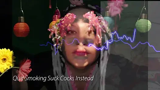 Sigarayı bırak onun yerine yarak emiyor