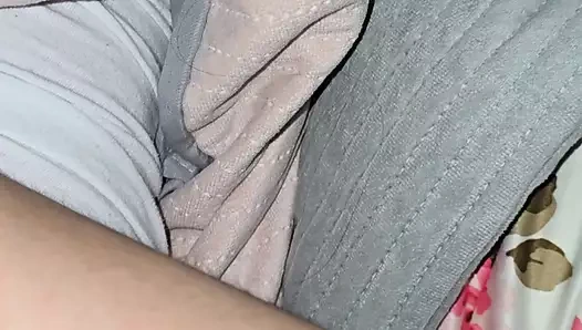 Üvey anne anlayışın için üvey oğlunun yarağını ereksiyona sokuyor