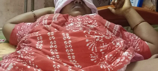 Eski kız arkadaşımın evinde eğleniyordum.