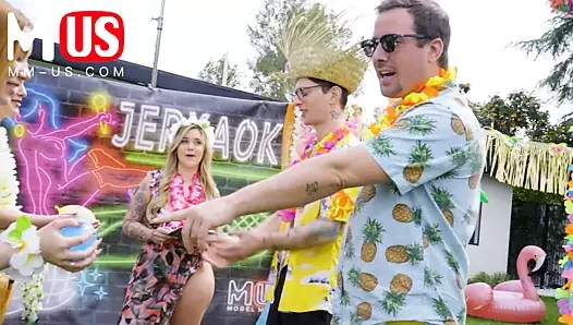 Jerkaoke yaz seks partisi - madison morgan, rosalyn sfenks ve daha fazlasını içeriyor!