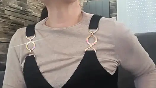 İyi Bir Penis Emiyorum Ve Beni MILF Ahlaksız Vajinamı Siktiriyorum