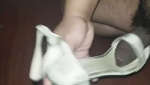 Sikme ve boşalmak içinde kuzenler topuklu