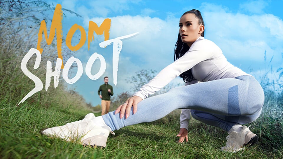 Çarpıcı Çek orta yaşlı seksi kadın Lexi Dona rastgele yabancıları baştan çıkararak formda kalmayı seviyor - momshoot