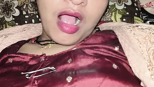 Gerçek üvey kız kardeş üvey erkek kardeşiyle seks yapıyor ve şehvetini tatmin ediyor