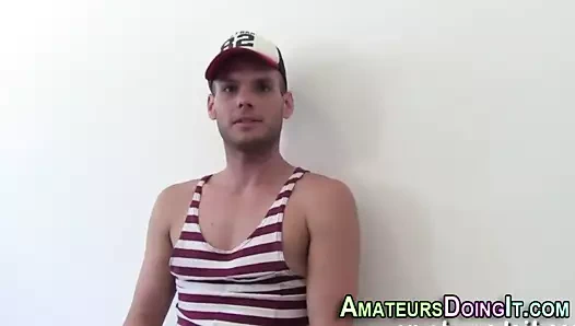 Acemi kadın boşalma çubuğuna şaplak atıyor