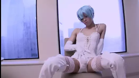 Asya transeksüel içinde beyaz file çoraplar ve botlar mastürbasyon