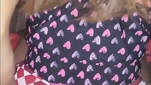 Esmer kadın götünü sikiyor ve götüne süt alıyor