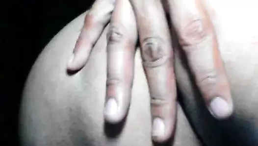 Filipinli kız arkadaşımın göt deliğini parmaklıyor