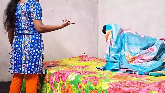 Üvey erkek kardeş ve üvey kız kardeş odada sikişiyor