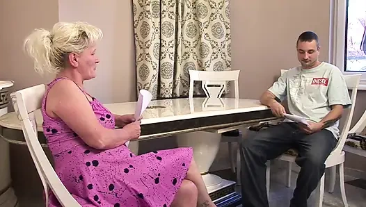 Nine sert bir yarakla sikişiyor