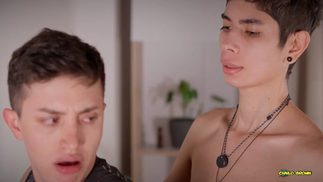 Ateşli twink stian jara sıska twink magic c'nin büyük yarağını alıyor ve dölünü yutuyor