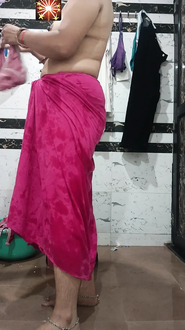 Priya bhabi seksi banyo gösterisi