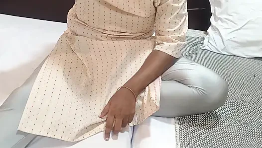 Ev Hanımıyla Romantik Sevimli Göğüs Sıkma