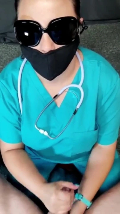 California'da bana yardım eden ve teşekkür eden bir hemşireyle bir sperm bankası buldum | Klip 1