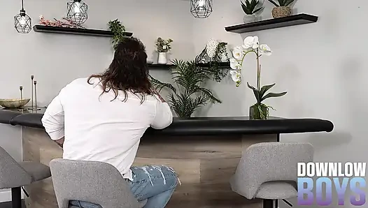 Downlowboys - boşanmış Adam Lee yeşil odada Jake Waters'tan ilk yarağı alıyor