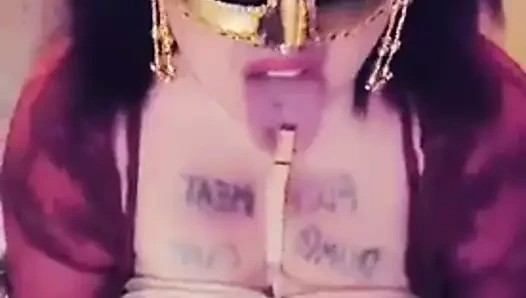 Kölem ne olduğunu söyler ve gösterir