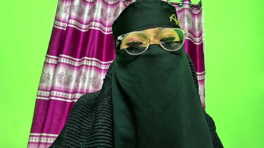 Aunty You're so sexy and your figure is look like sanny leone