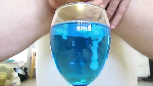 bir bardak su içine boşalmak kremsi twinks