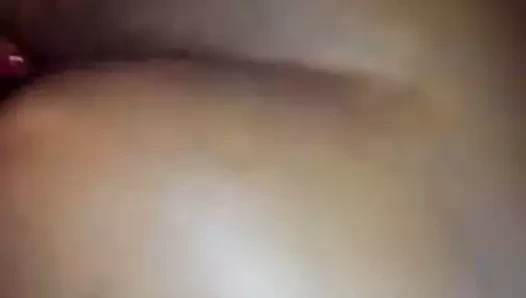 Oradaki şişko, sikilebilir bir eşek.