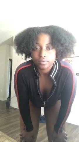 Büyük şişman sallanan göt twerk yapıyor