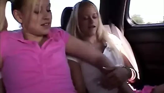 Milton twins parmak sıcak sarışın kedi