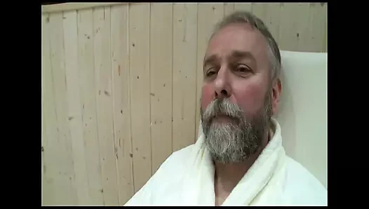 Bu kızın masumiyetini yarak emiyor