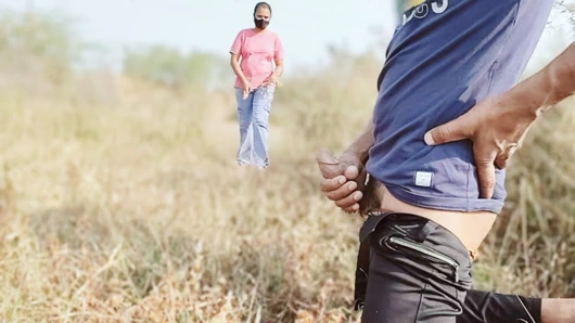 Ormanda kayınbiraderi için yarak teşhiri. Kayınbiraderi ormanda mastürbasyon yaparken büyük yarağımdan etkilendi (Hintçe)