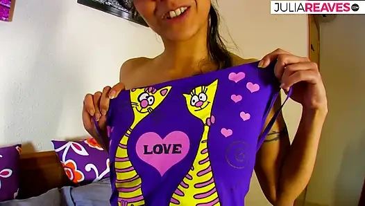 Ateşli fahişe parmaklanıyor ve sonra büyük bir yarağa biniyor ve ağzına boşalıyor