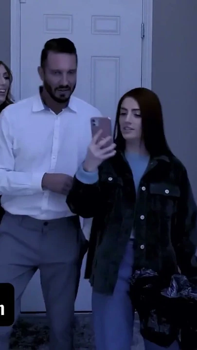 Familystrokes - şımarık genç kız üvey babası ve büyük memeli üvey annesi Lauren Phillips tarafından bağlanıyor ve sikiliyor | Klip 1