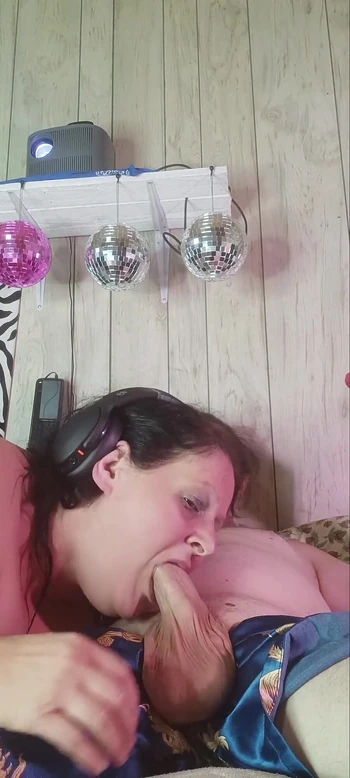 Тройнички не толпа, когда сосание хуя - вслух