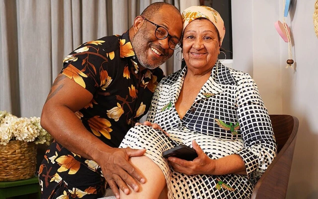 72 yaşındaki iri güzel üvey anne sert yumrukla sikiliyor