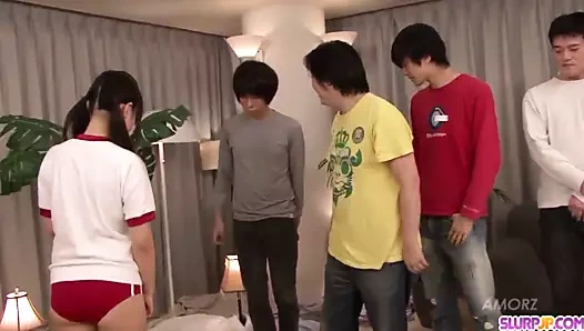 Ryo asaka alır horoz içinde ağız ve jizz üzerinde yüz