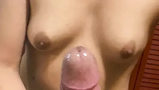 Angy çok seksi ve heyecan verici gırtlağına kadar alıyor